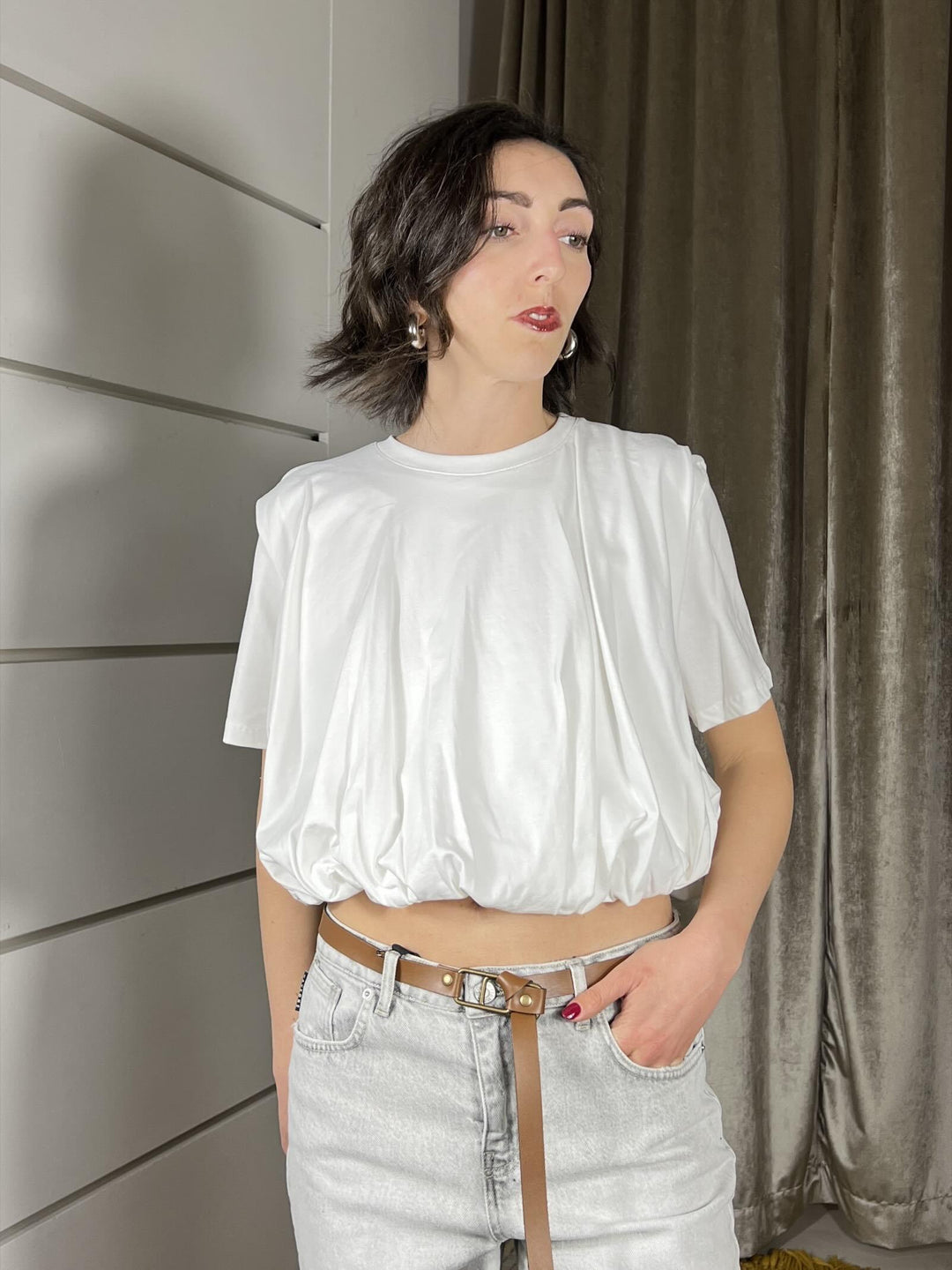 t-shirt bianca manica corta modello a scatoletta con elastico e arricciatura sul fondo TAB0854BIANCO VICOLO