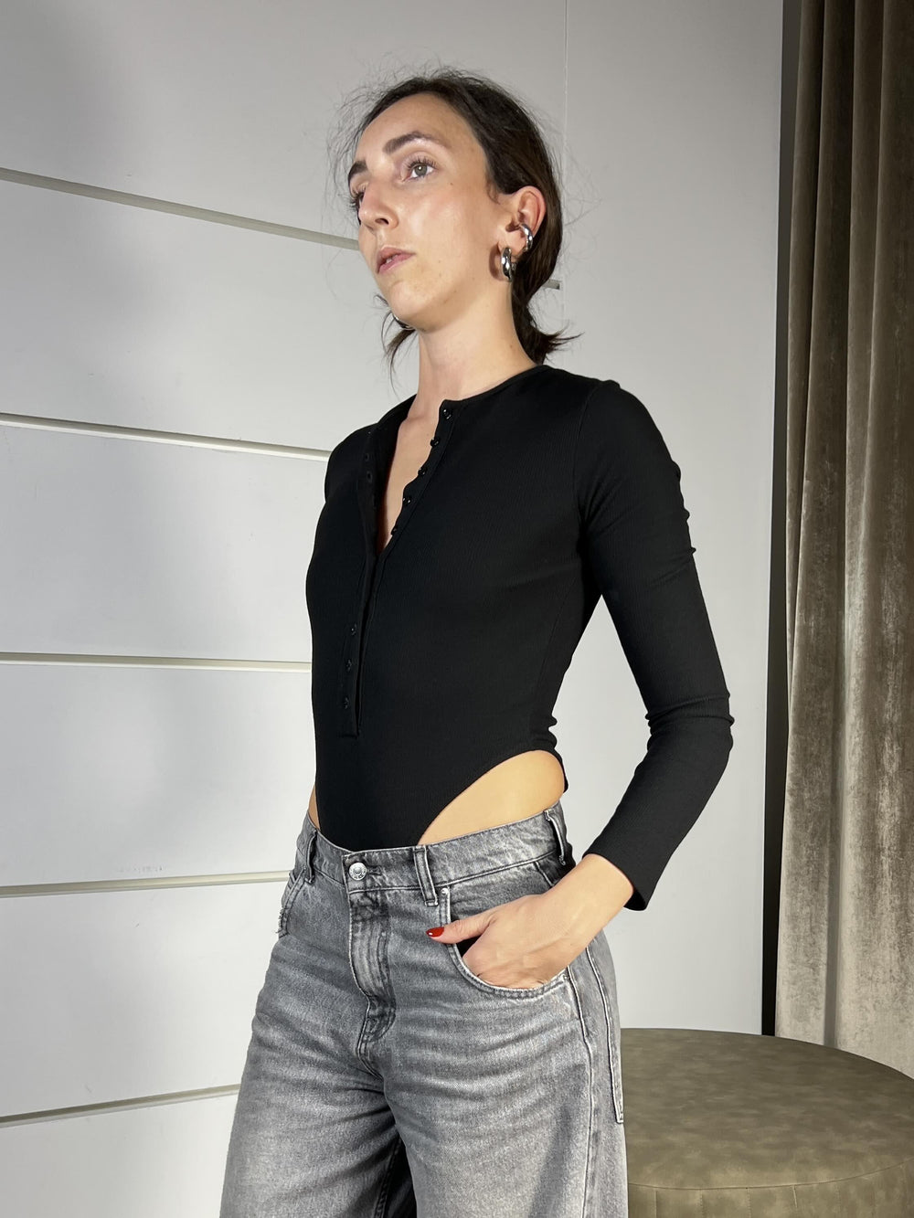 t-shirt a costine a body manica lunga con bottoncini, sgambato nera UF0093NERO VICOLO