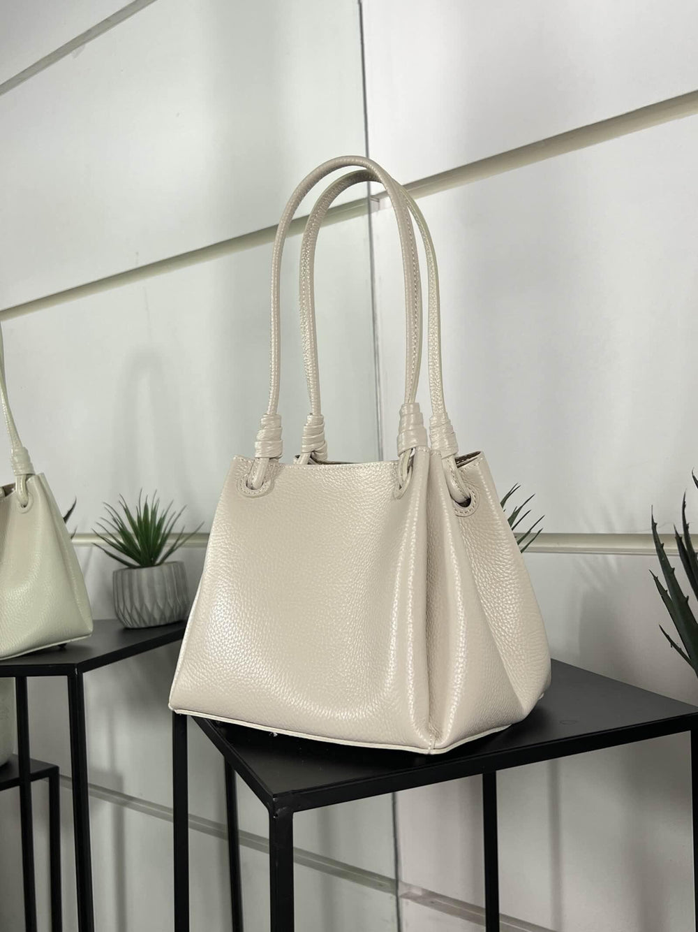 borsa a secchiello beige in vera pelle con pochette e tracolla DO-B0210BEIGE FEMME CAFE SELECTION
