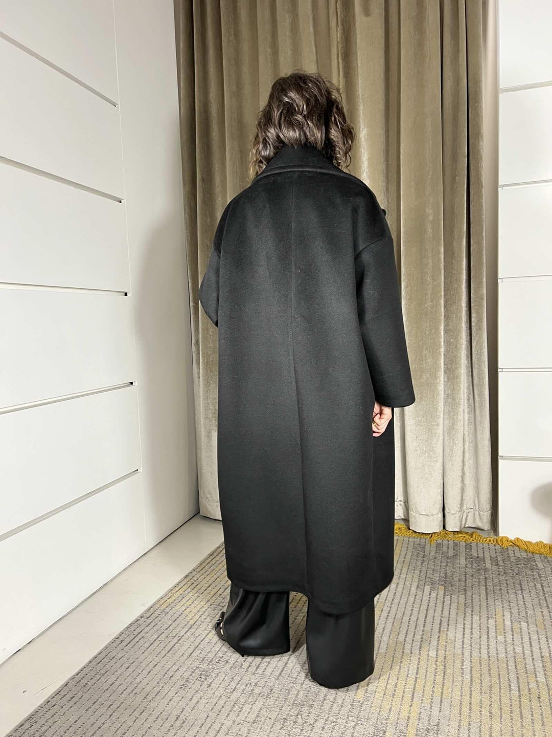 cappotto nero over KG26KLY1900 IMPERIAL