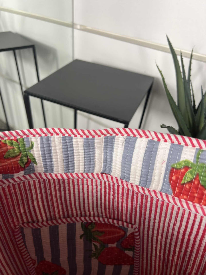 borsa in cotone con stampe, a spalla, chiusura con zip, tasca a parete CO-B0225FRAGOLA/AZZURRO FEMME CAFE SELECTION