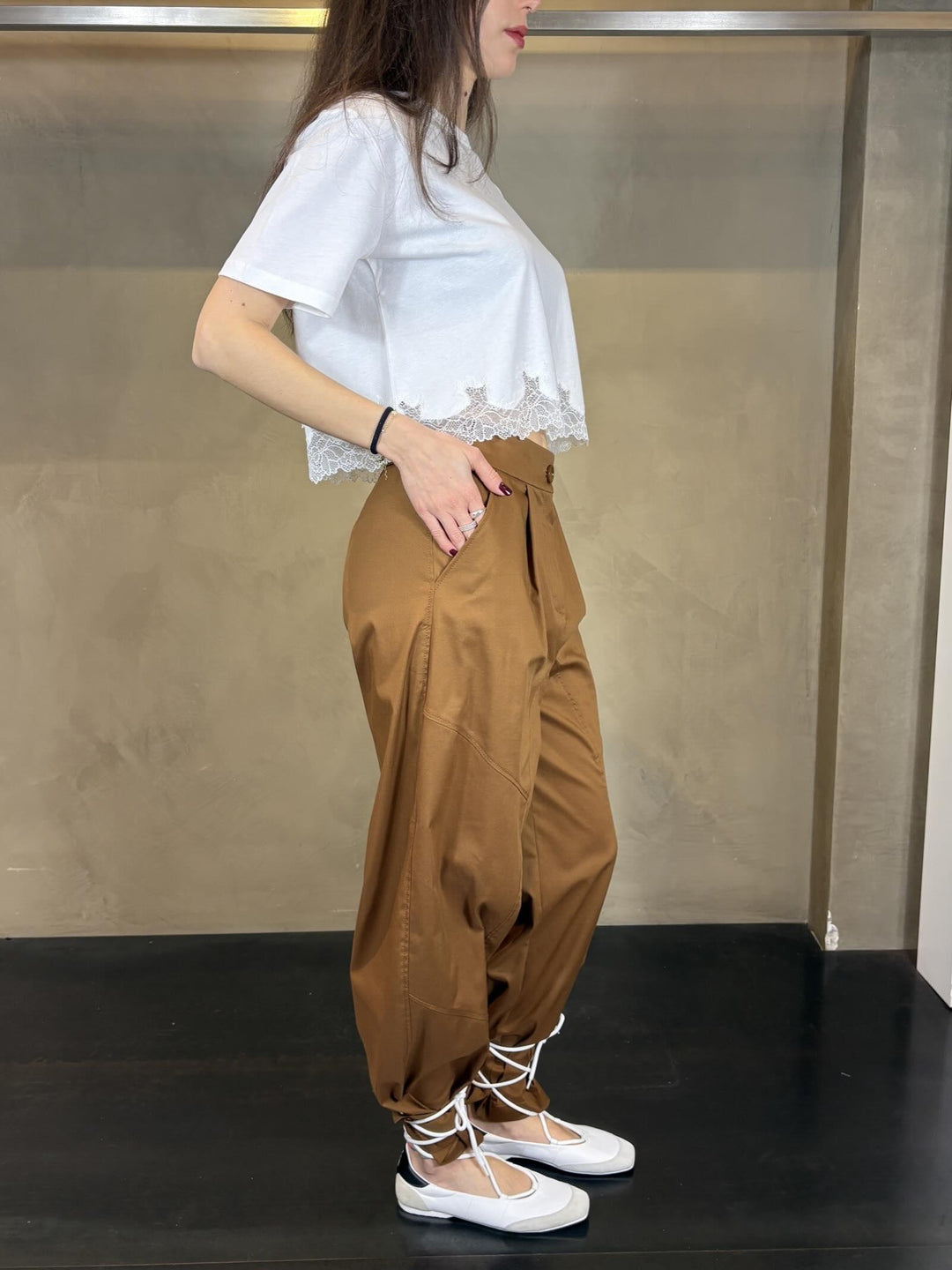 pantalon ampiocon pince  più stretto sul fondo caramello PIAV0538 CARLA G