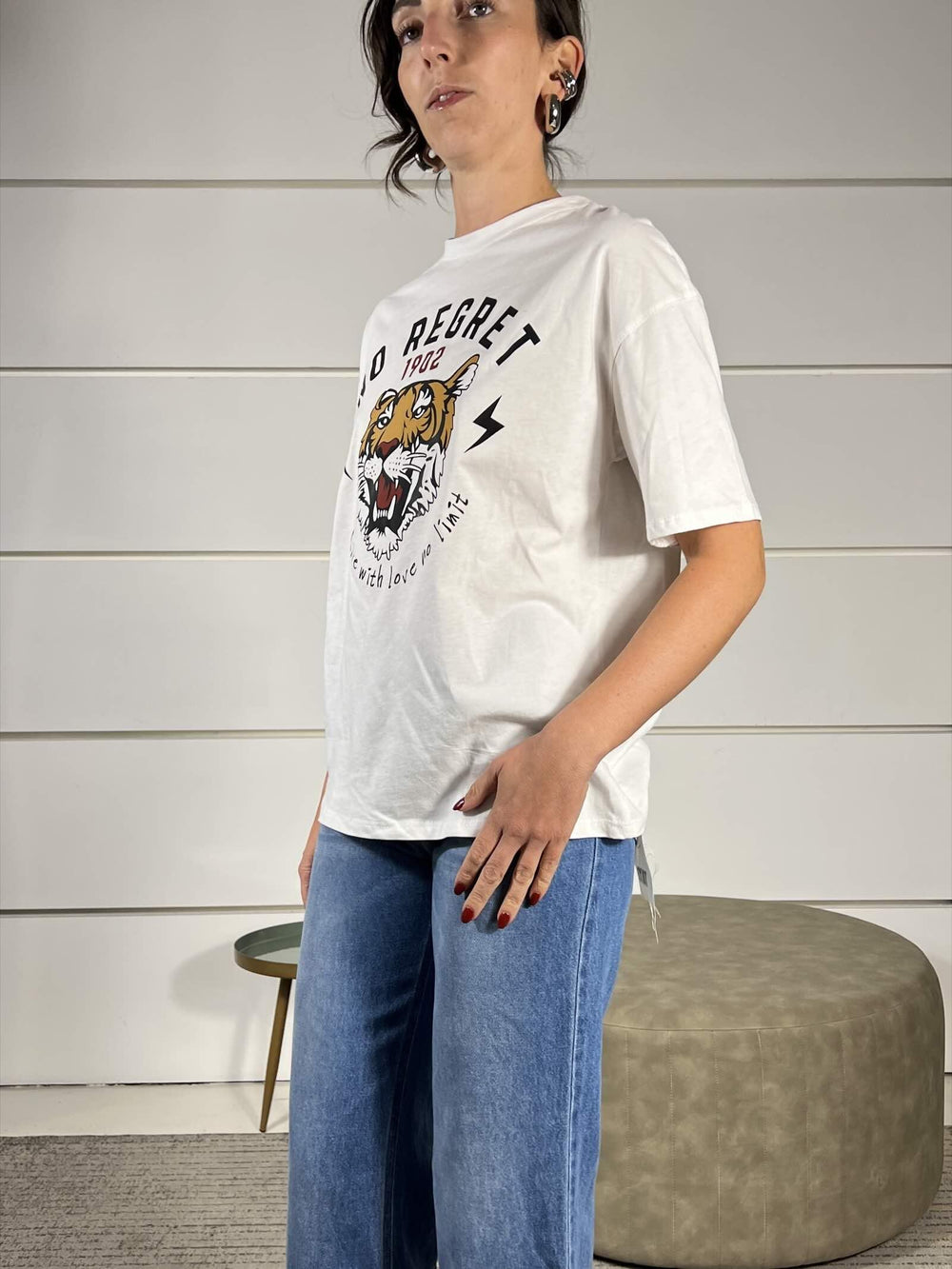 t-shirt bianca con stampa tigre "no regret" TMA-P042BURRO HAVE ONE