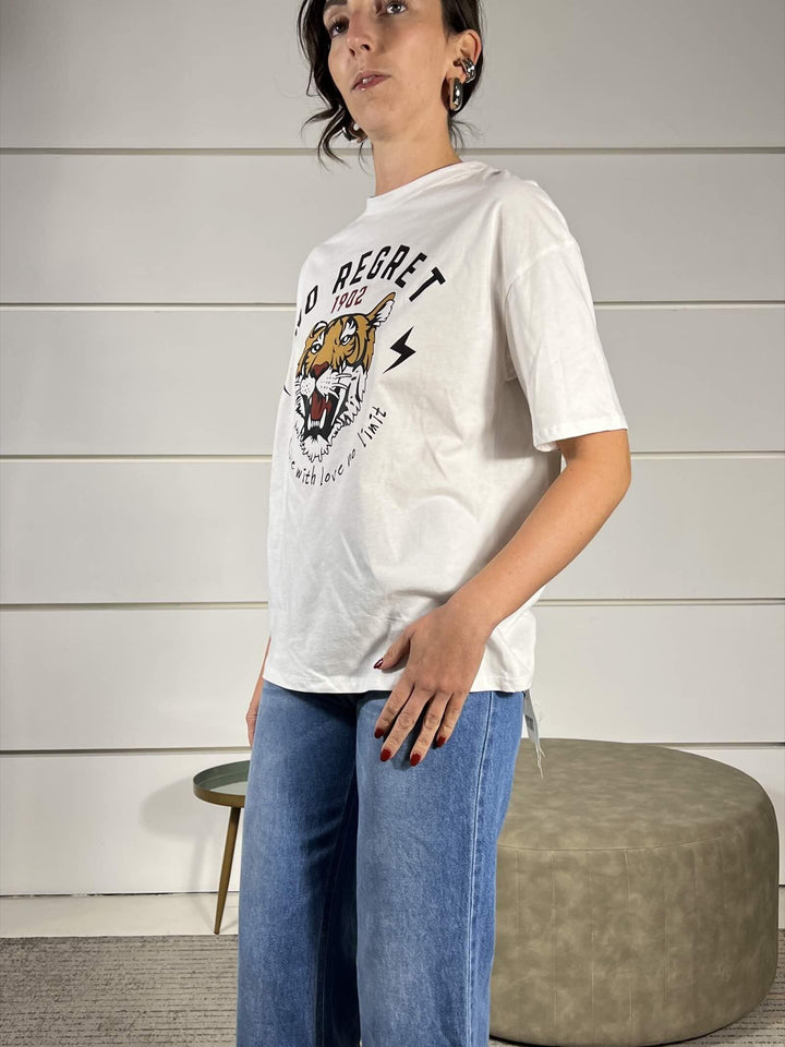 t-shirt bianca con stampa tigre "no regret" TMA-P042BURRO HAVE ONE