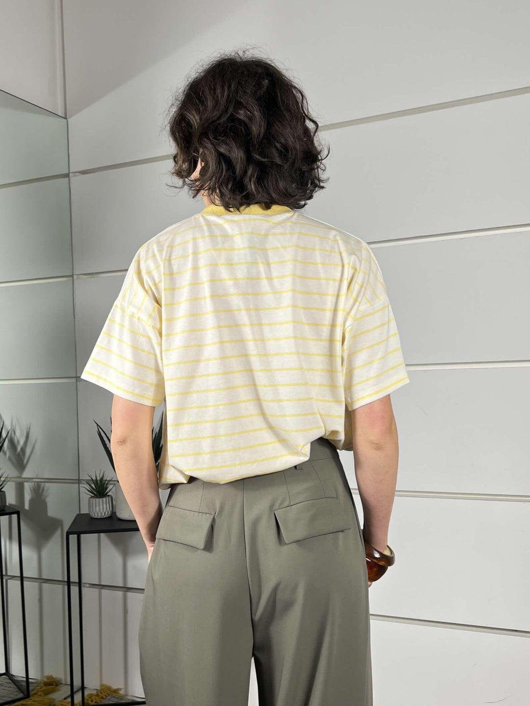 t-shirt a righenaturale e gialla  con scritta a la playa RAB0555NATURALE/GIALLO VICOLO