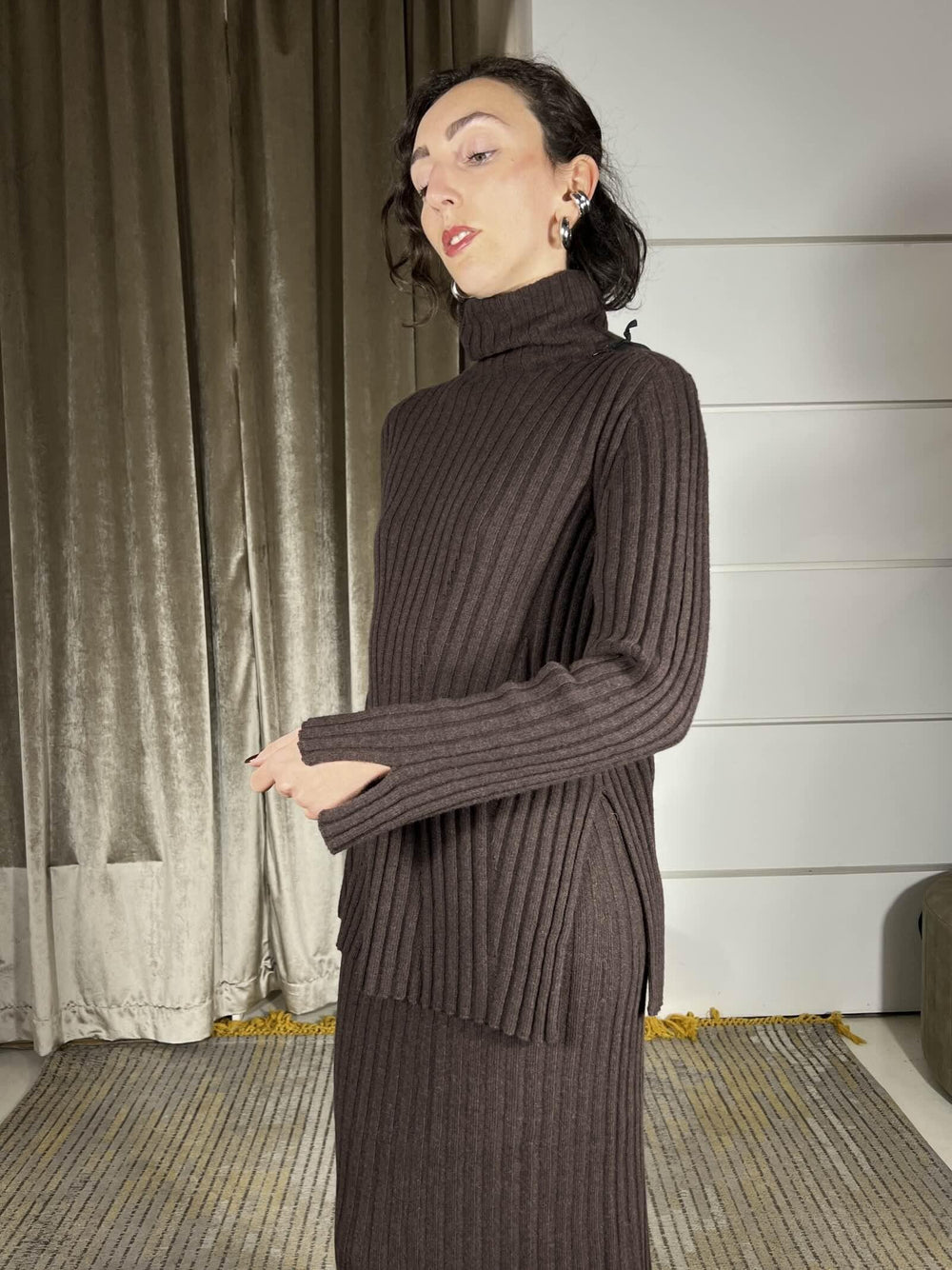 maglione a coste lungo collo alto con spachi a lato moro in misto lana 77018FMORO VICOLO