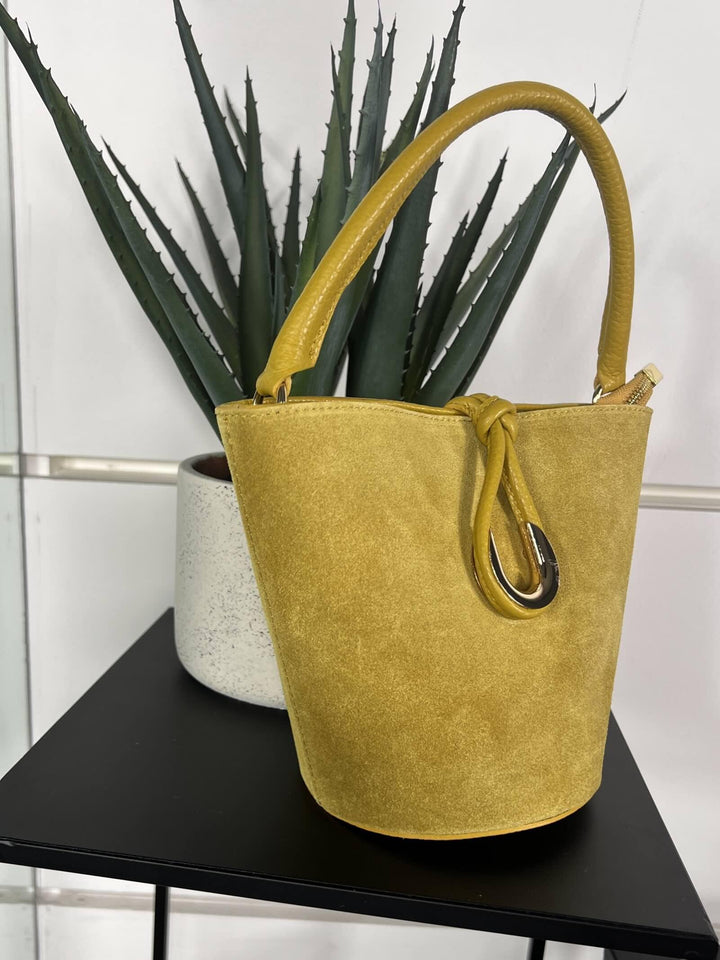 borsa secchiello in camoscio senape con tracolla in pelle 697SENAPE FEMME CAFE SELECTION