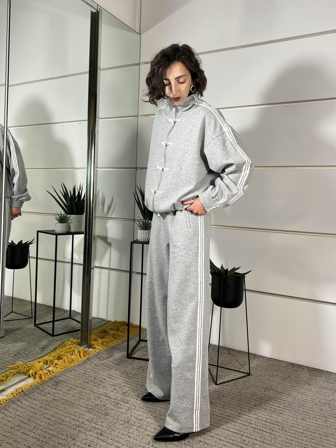 pantalone tuta grigia con bande 26P3995GRIGIO TENSIONE IN