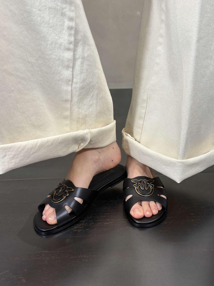 ciabatta in pelle nera con logo oro MILLY 04Z99 PINKO