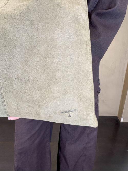 borsa a sacca in suede verde oliva 8B0321L153G626 PATRIZIA PEPE PREVIEW