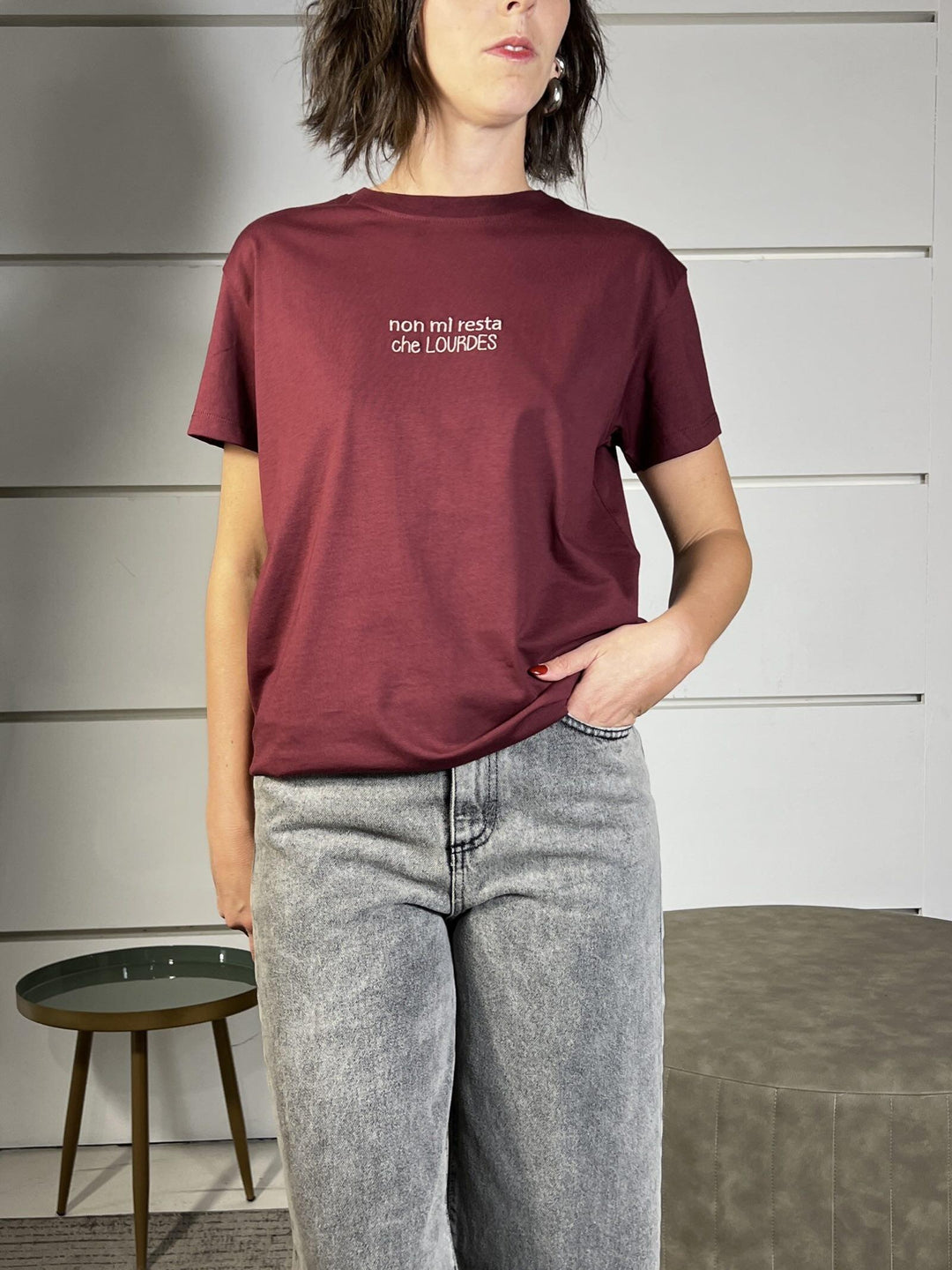 t-shirt bordeaux con ricamo non mi resta che lourdes TSM-P007BODEAUX HAVE ONE