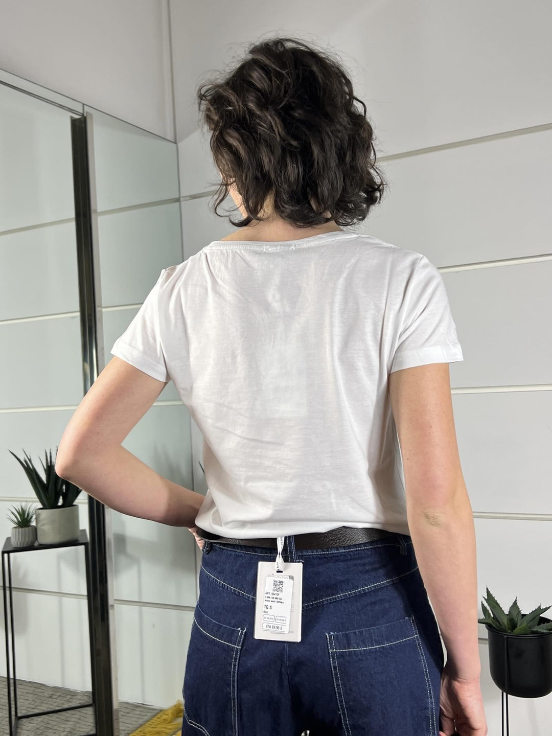 t-shirt con scritta menomale che non penso a voce alta TSH51BIANCO SUSY MIX