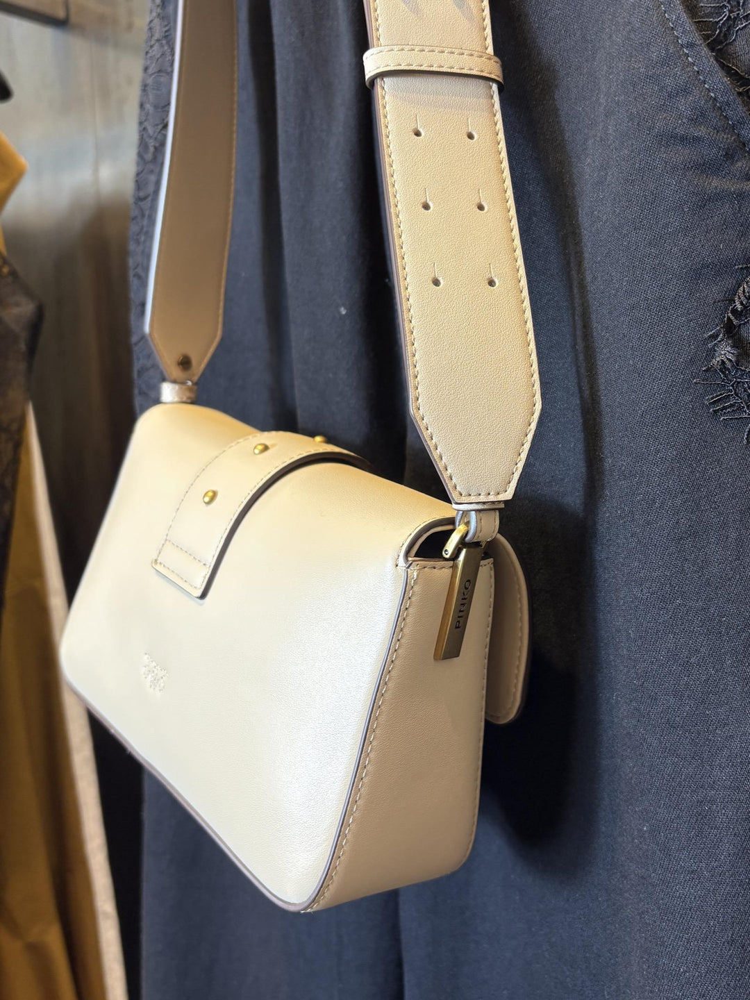 borsa mini slouchy a spalla beige con logo oro LOVE ONE MINI SLOUCHYC50Q PINKO