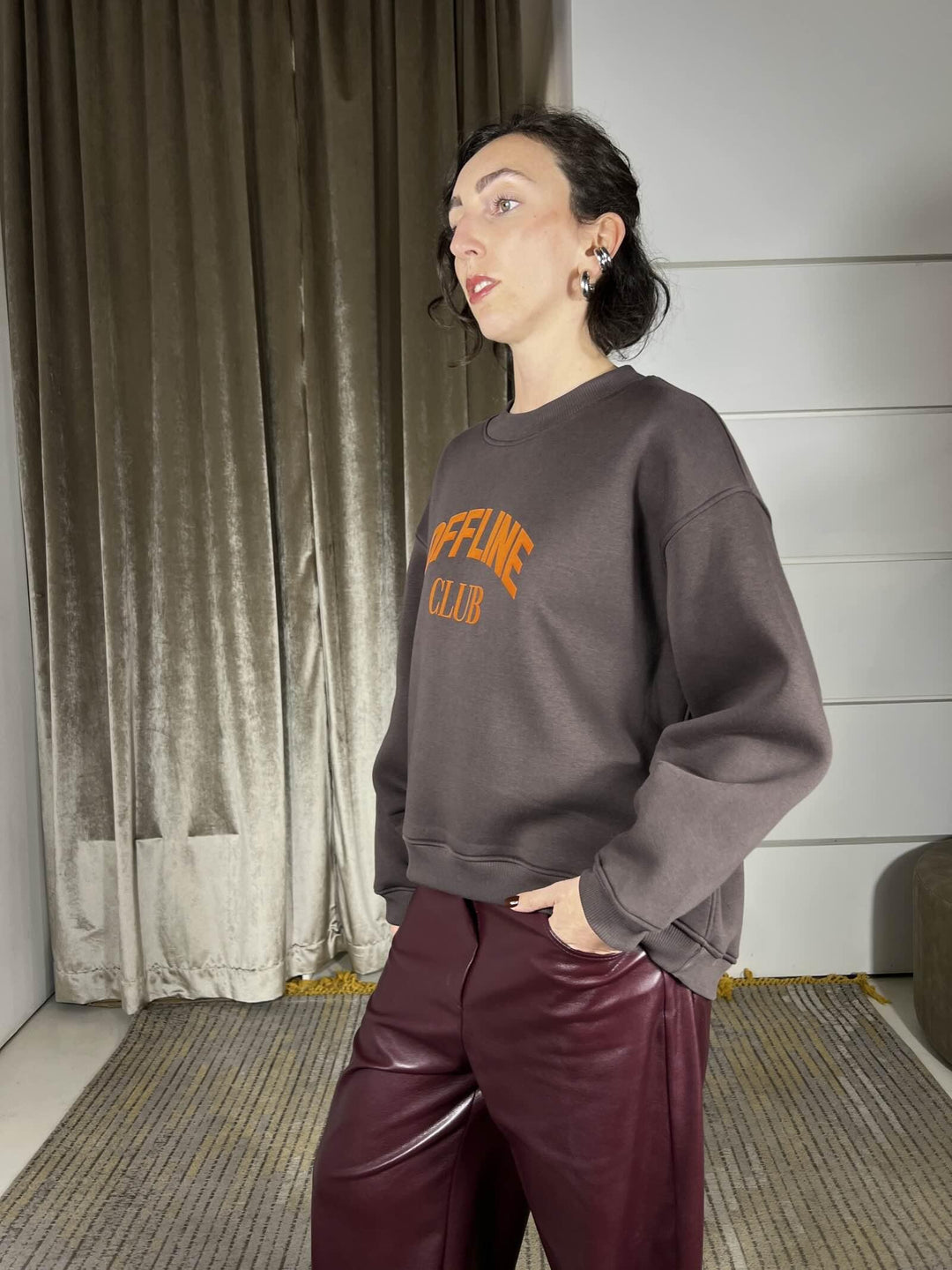 felpa girocollo con scritta offline club RF0601MORO/ARANCIO VICOLO
