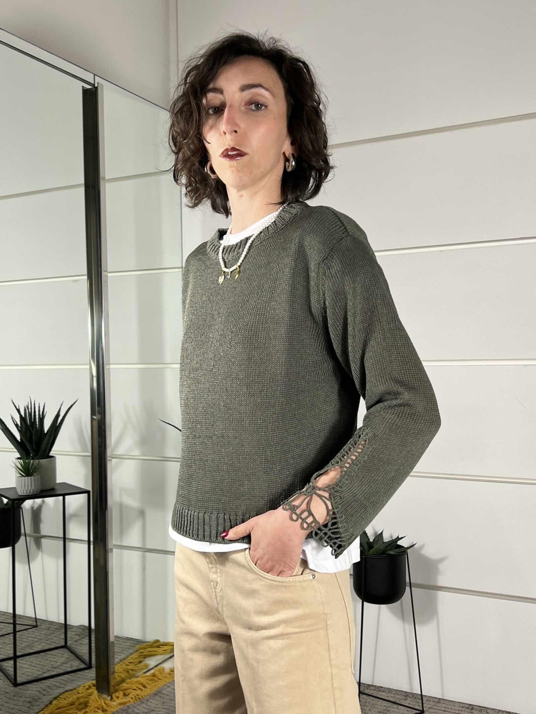maglia paricollo cmilitare on dettaglio lavorazione nella manica D90167MILITARE TENSIONE IN