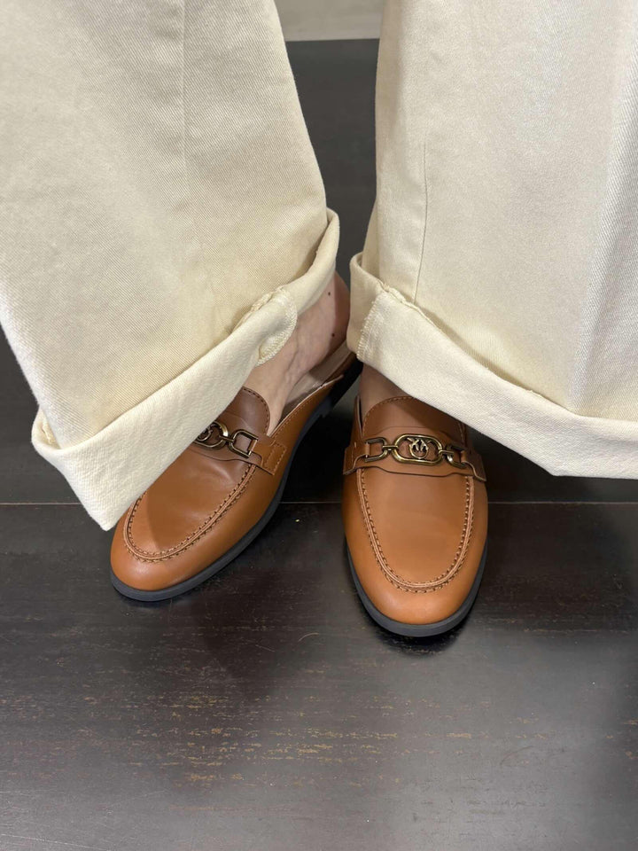 sabot in pelle cuoio con fibbia oro NATY 09205 PINKO