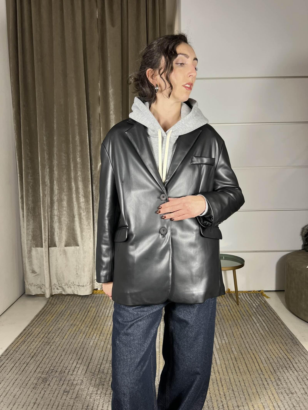 giacca over in ecopelle con spacchi nera 26B1053NERO TENSIONE IN