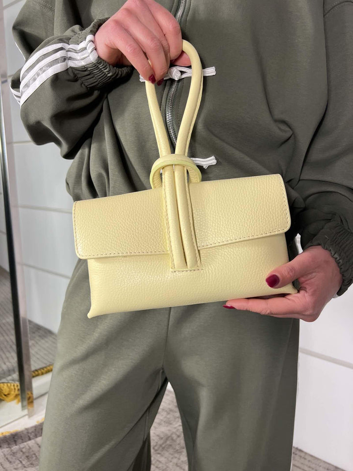borsa a nodo in pelle, con tracolla in pelle regolabile gialla 200414GIALLO FEMME CAFE SELECTION