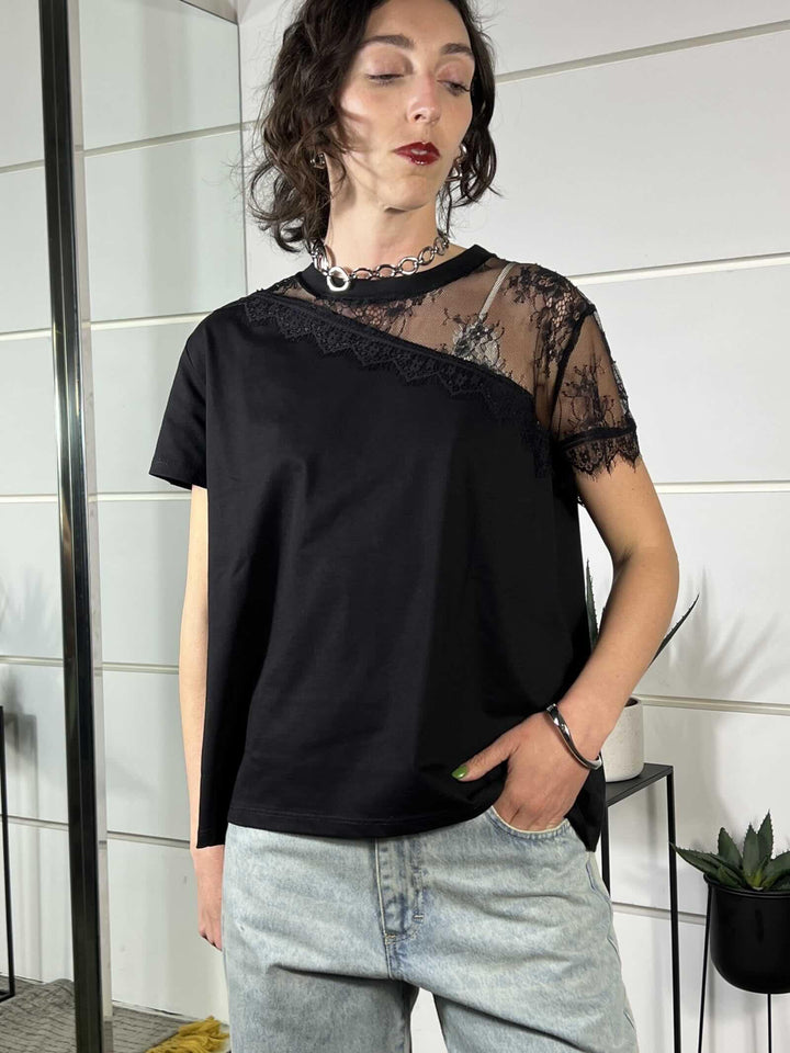 t-shirt con pizzo nella spalla, manica cortanera 12127NERO SUSY MIX