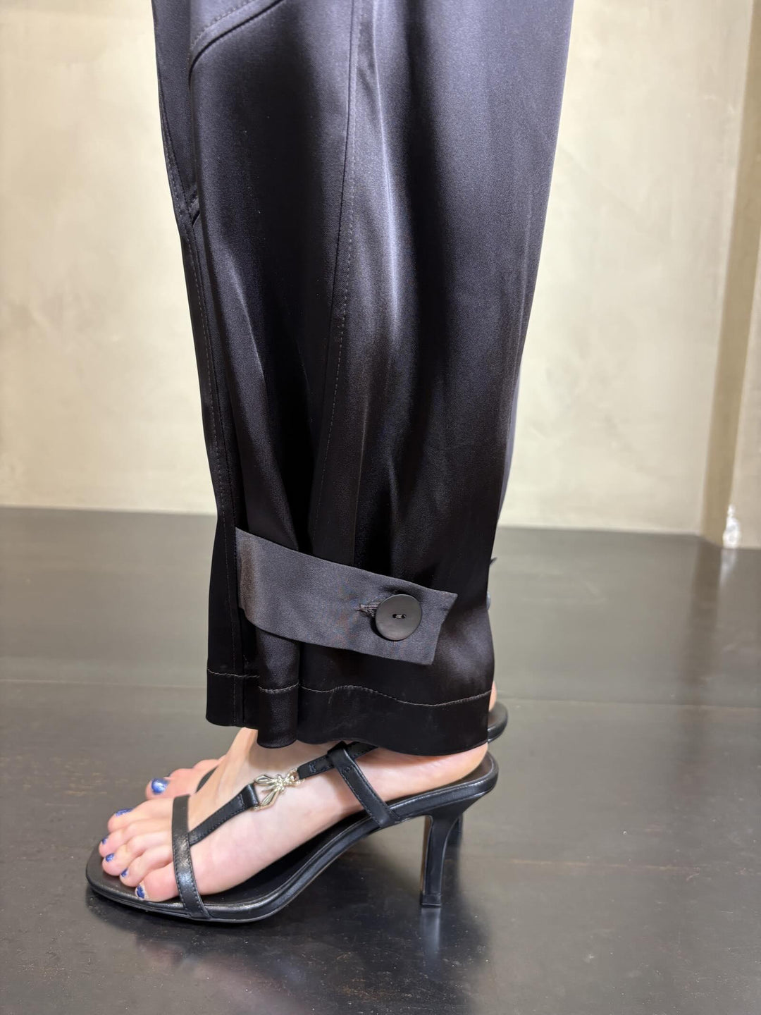 pantalone con tagli  in raso caffè PUSI1209 CARLA G