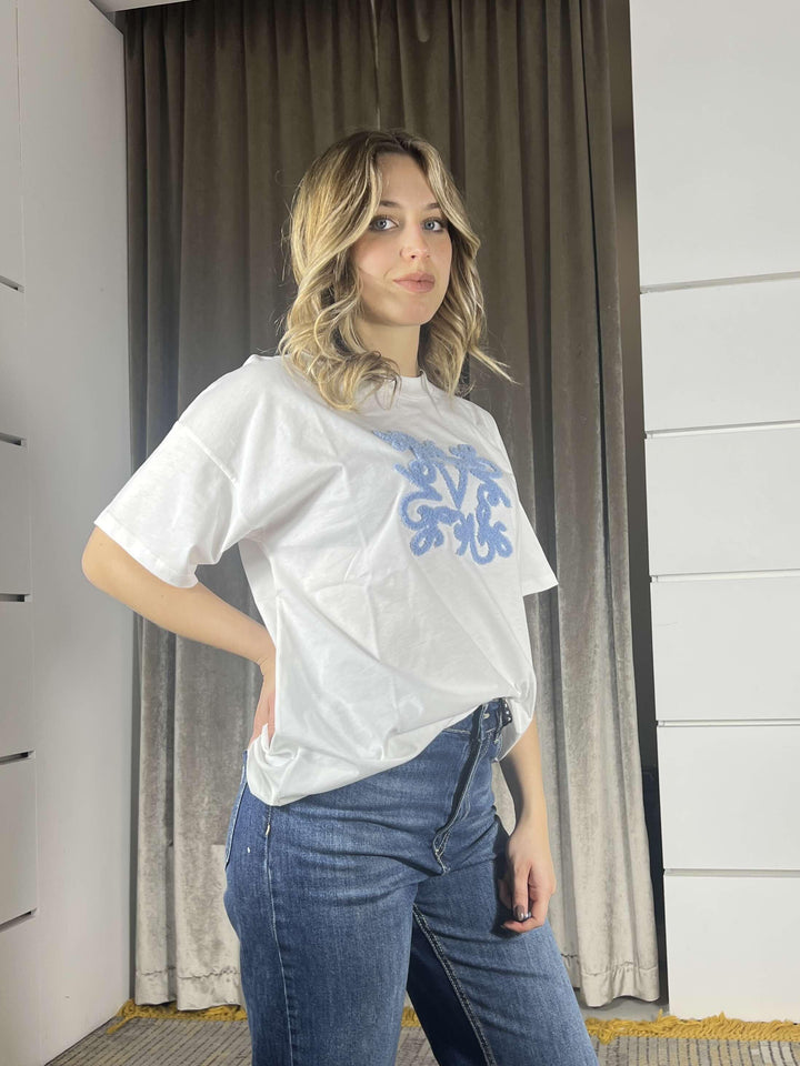 t-shirt con logo bouclè bianca e celeste RAB0045BIANCO/CELESTE VICOLO