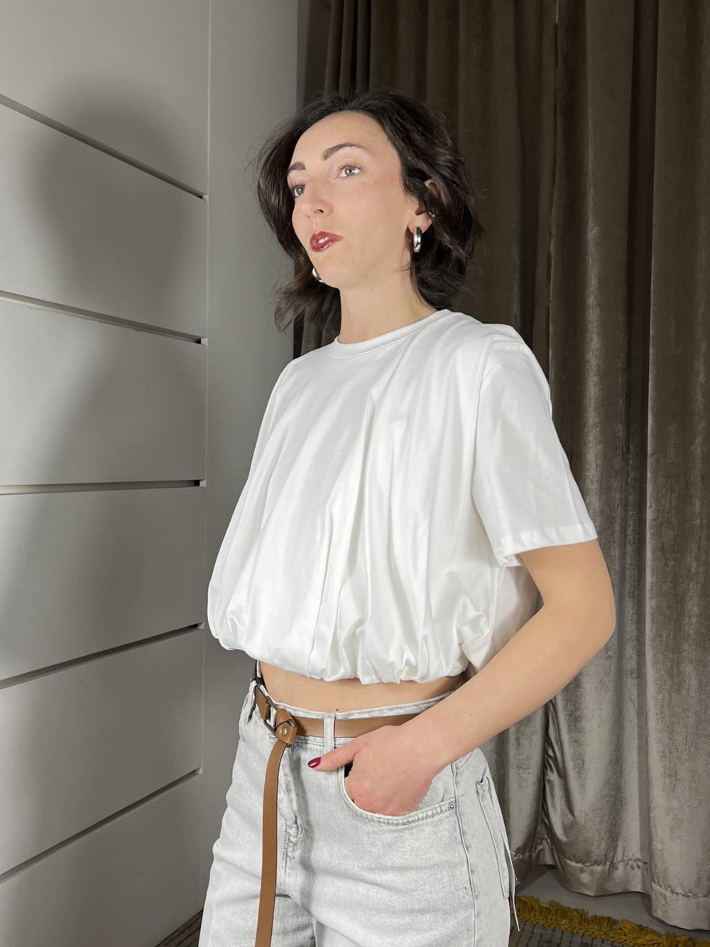 t-shirt bianca manica corta modello a scatoletta con elastico e arricciatura sul fondo TAB0854BIANCO VICOLO