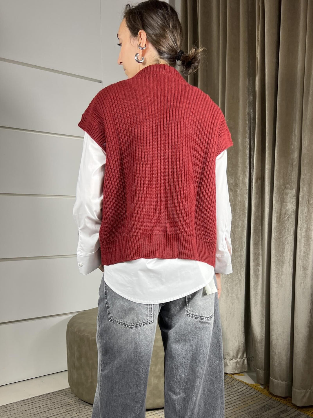 GILET BORDEAUX SCOLLO A V CON BOTTONI 55030FBORDEAUX VICOLO