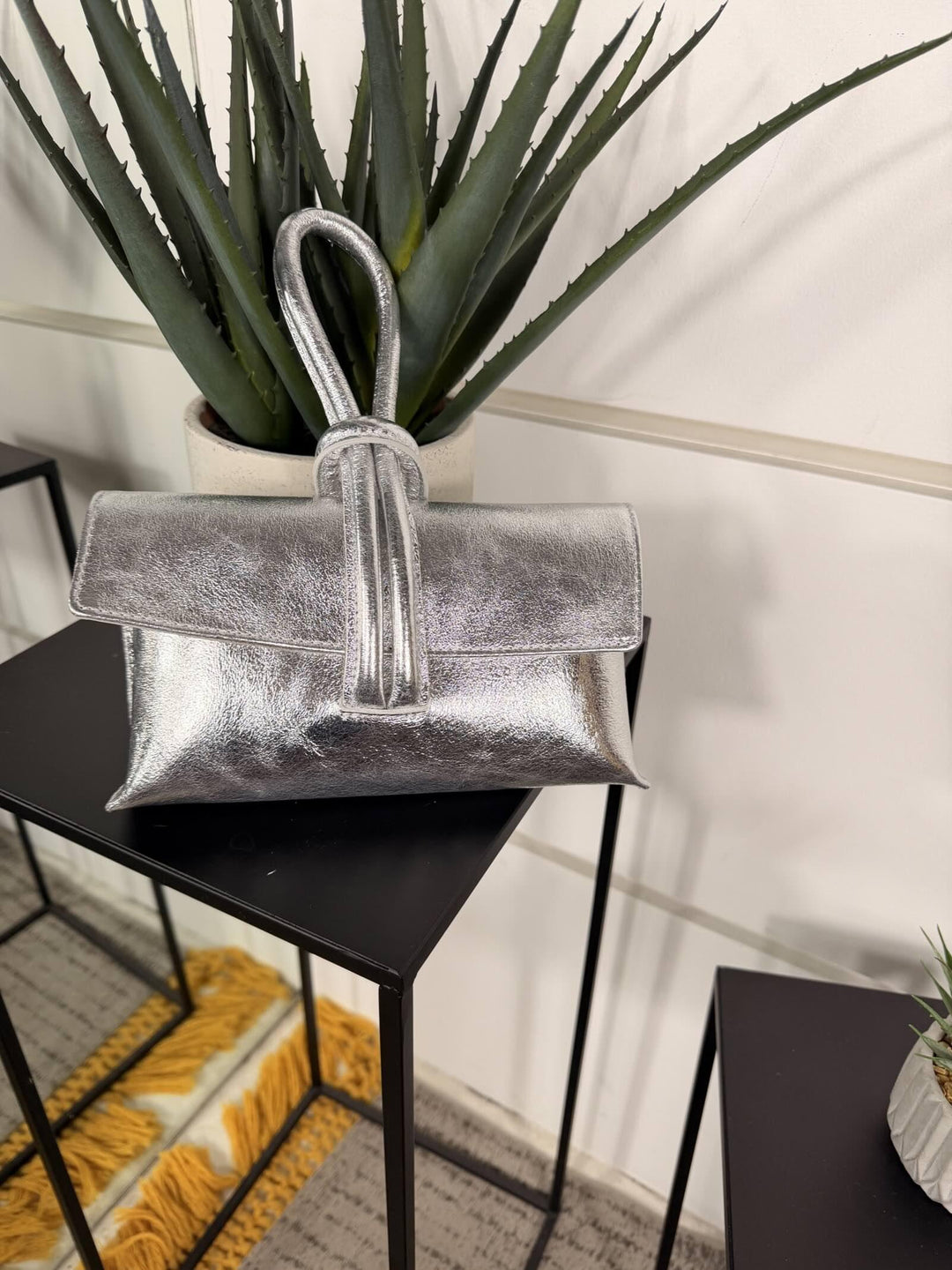 borsa in pelle con nodo e con tracolla regolabile argento DO-B0131ARGENTO FEMME CAFE SELECTION