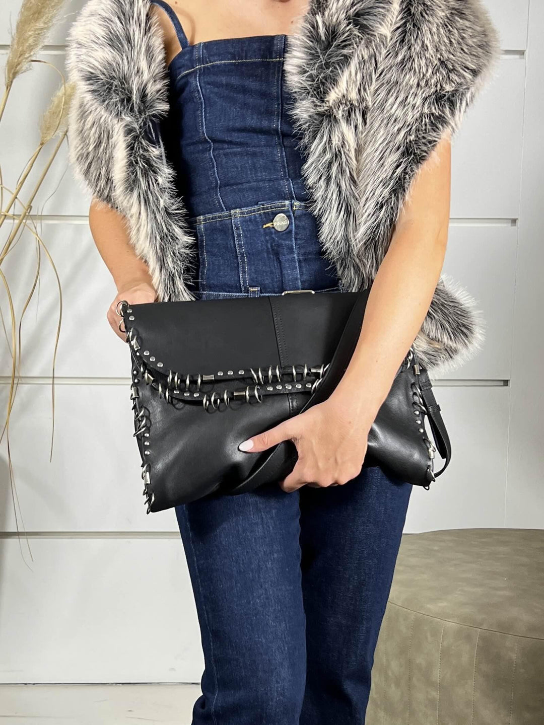 BORSA NERA IN PELLE CON PIERCING 8B0519L163K103 PATRIZIA PEPE PREVIEW