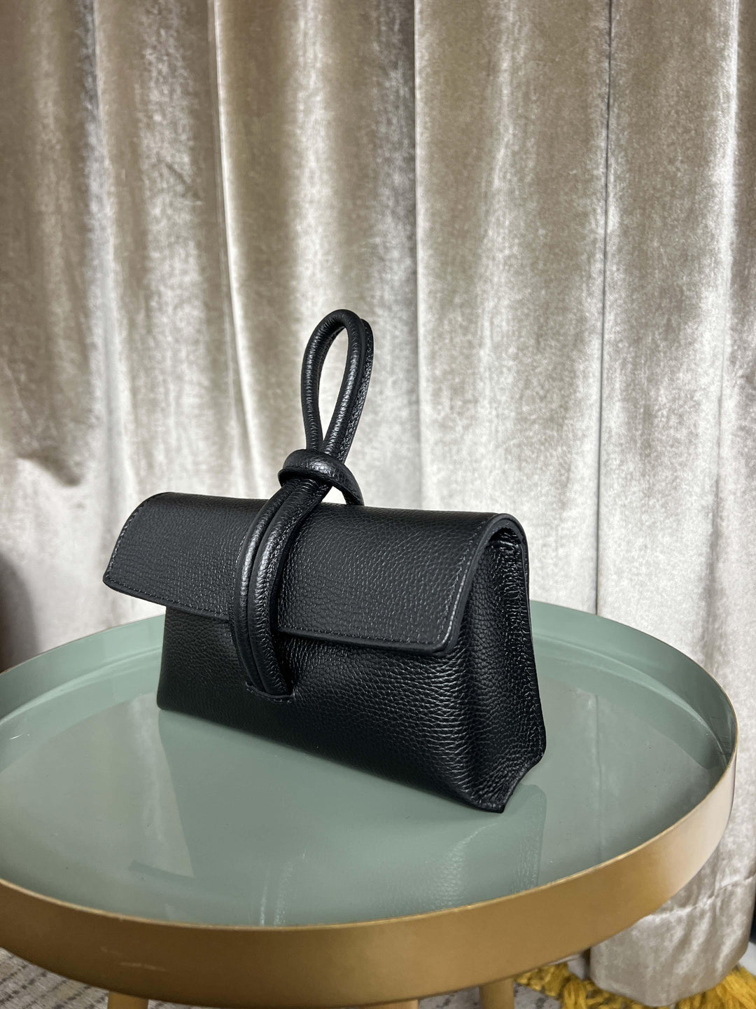BORSA A NODO IN PELLE NERA 200414NERO FEMME CAFE SELECTION