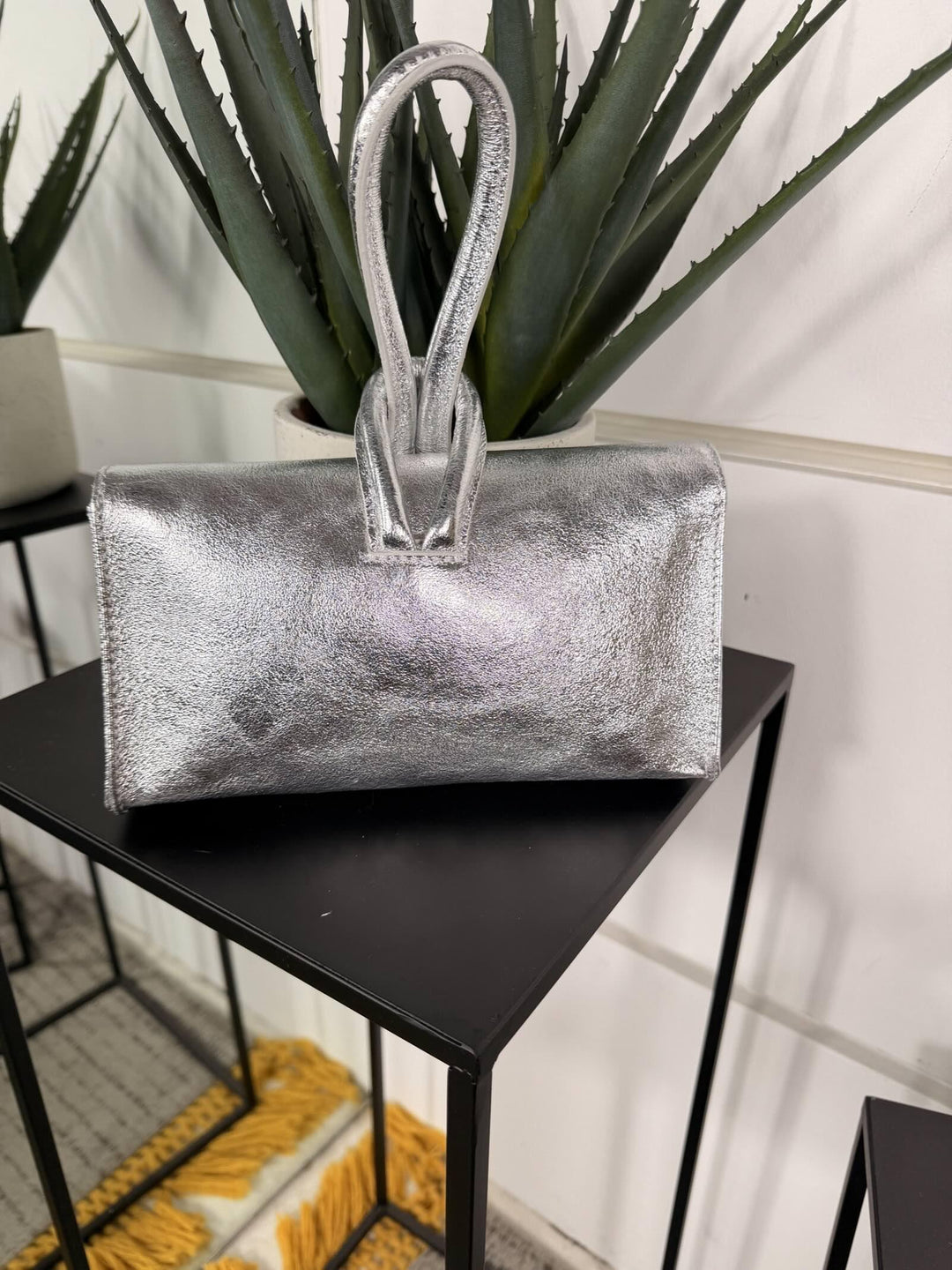 borsa in pelle con nodo e con tracolla regolabile argento DO-B0131ARGENTO FEMME CAFE SELECTION