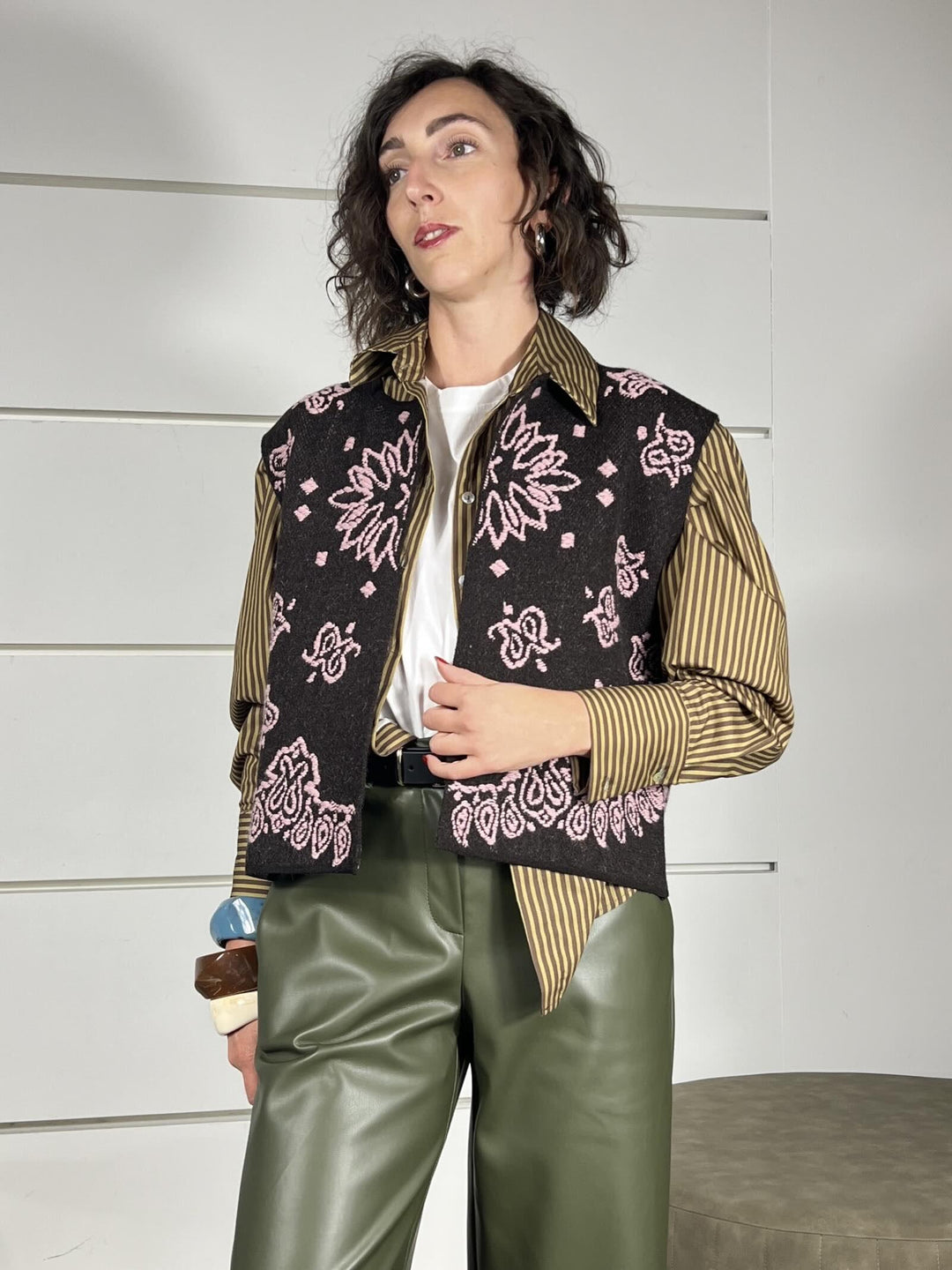 GILET MORO IN MAGLIA CON RICAMI ROSA W5HMG61A400POWDE PINK TENSIONE IN