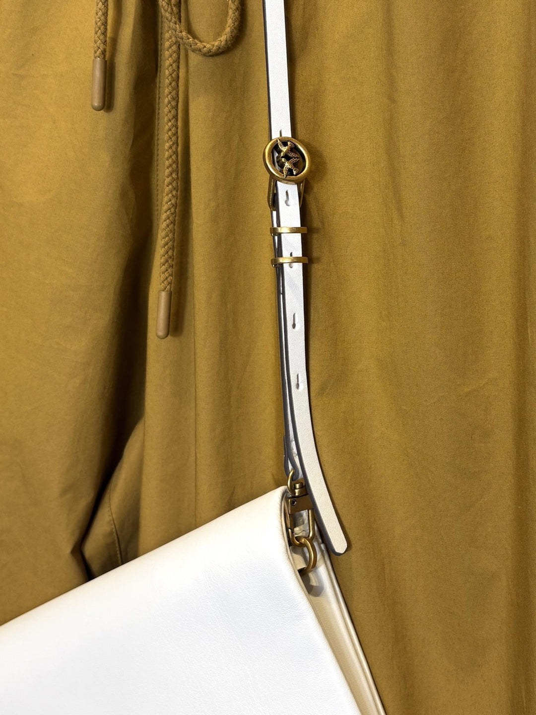 pochette a tracolla bianco seta e oro CLICK SOFT HORIZONTAL CLASSICZ15Q PINKO