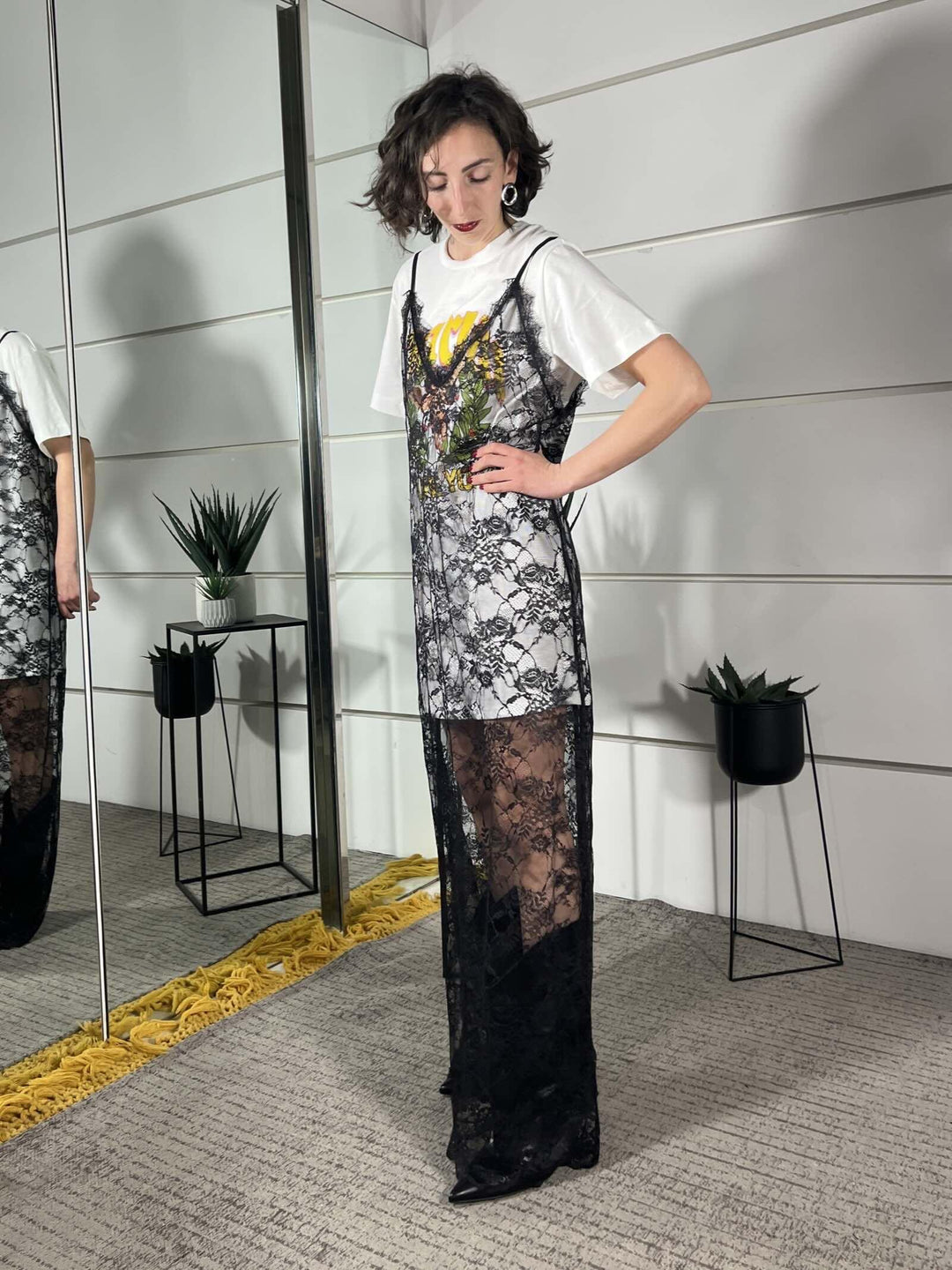 abito lungo in pizzo nero con sotto t-shirt over 100A028PE26LATTE SUSY MIX