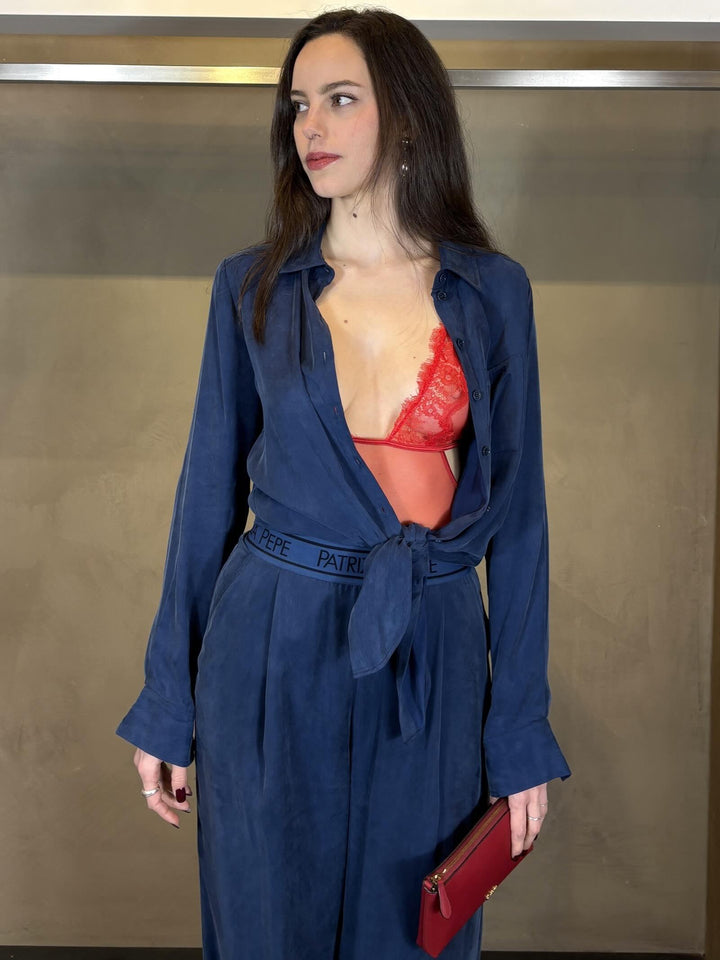 camicia morbida blu laguna con nodo sul davanti 8C0869A704CA97 PATRIZIA PEPE PREVIEW