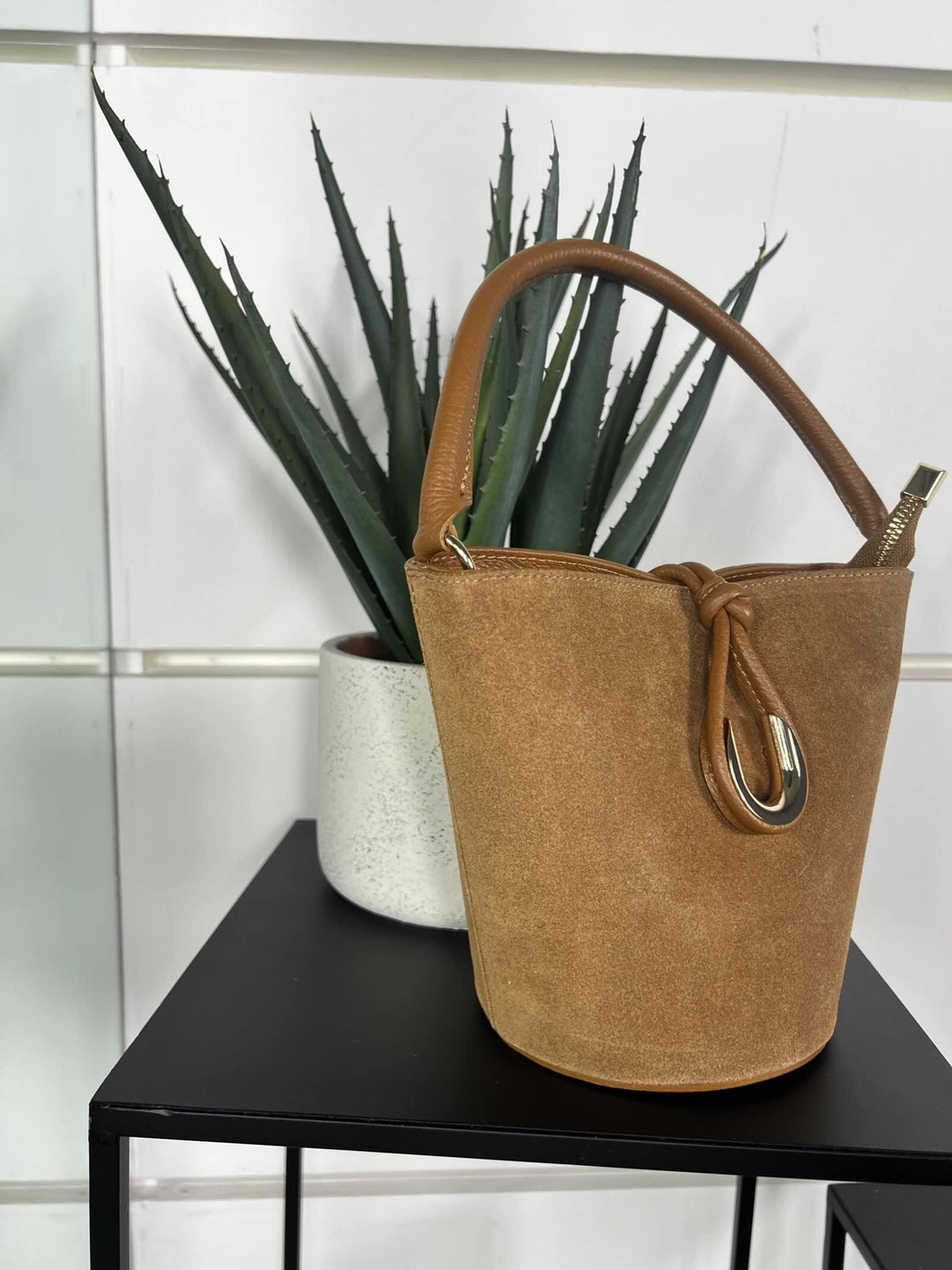 borsa secchiello in camoscio, chiusura con zip, tracolla in pelle regolabile, tasca a parete con zip vera pelle 697CAMOSCIO FEMME CAFE SELECTION