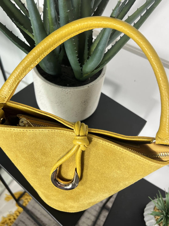borsa secchiello in camoscio senape con tracolla in pelle 697SENAPE FEMME CAFE SELECTION