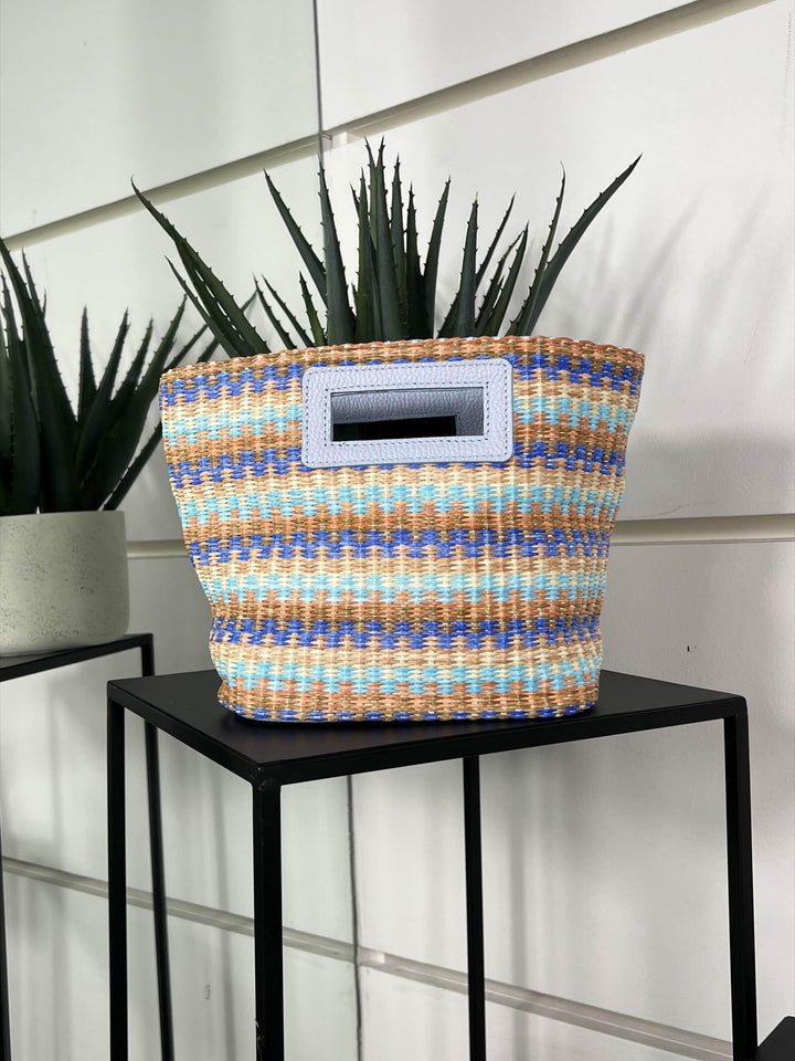 borsa in rafia, a mano con serti in pelle, chiusra a lampo, tracolla in pelle regolabile, tasca parete con chiusura lampo RF-BO0188ICE BLUE FEMME CAFE SELECTION