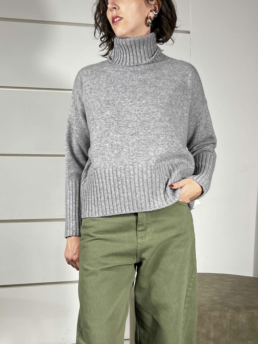 maglione collo alto con coste 100%lana grigio WL938-7AI25GRIGIO TENSIONE IN