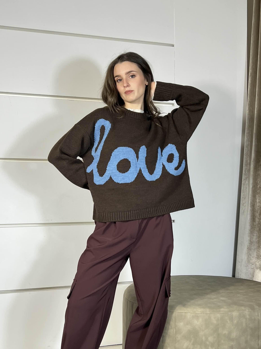 maglione girocollo moro con scritta  love azzurra W5HMJ70A400BROWN TENSIONE IN