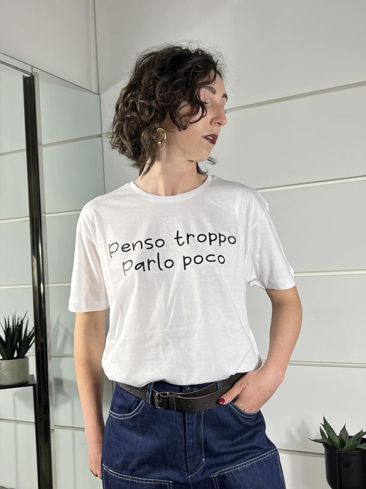 t-shirt con scritta penso troppo parlo poco TSH54BIANCO SUSY MIX