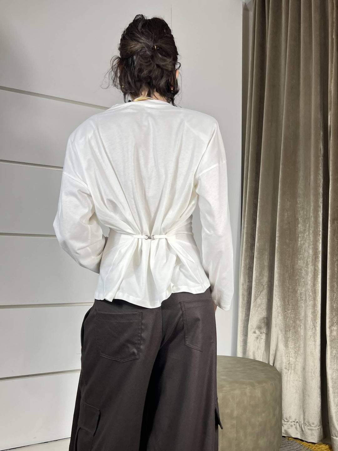 t-shirt bianca manica lunga con laccetto dietro e spallina UF0168BIANCO VICOLO