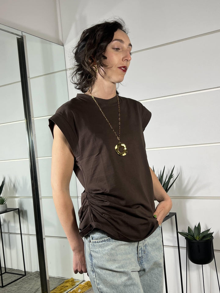 t-shirt smanicata con arricciatura a lato moro 12111MORO SUSY MIX