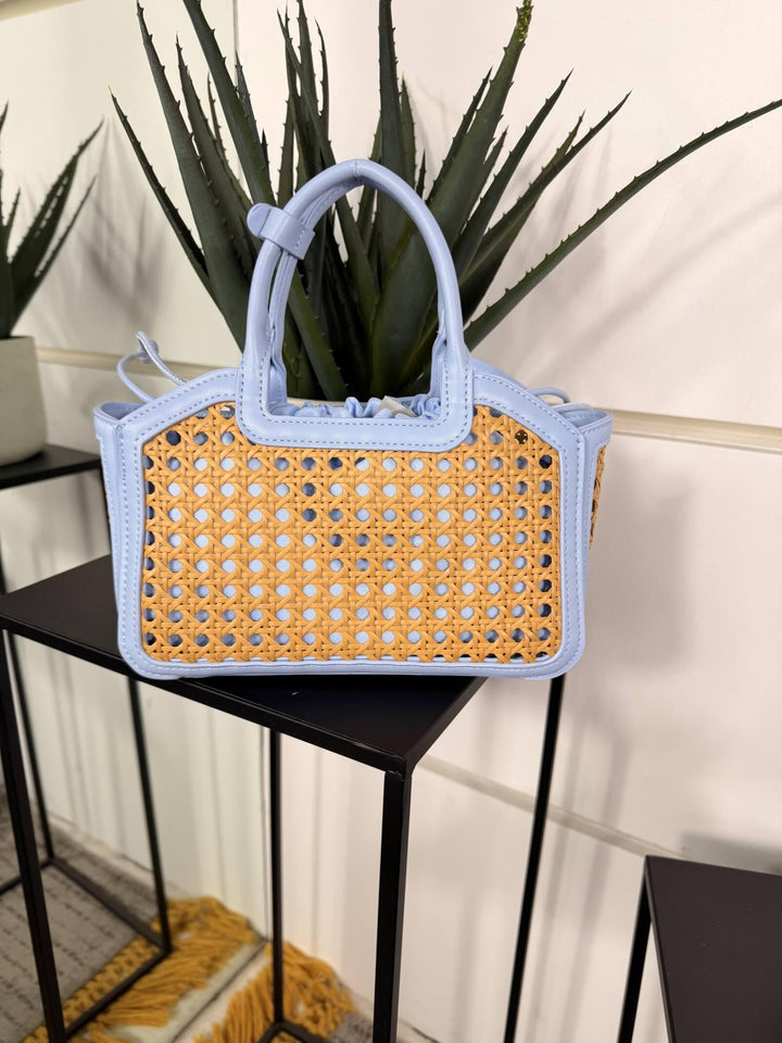 borsa a intreccio con inserti in ecopelle bianchi e  tracolla in ecopelle FF27482BLU FEMME CAFE SELECTION
