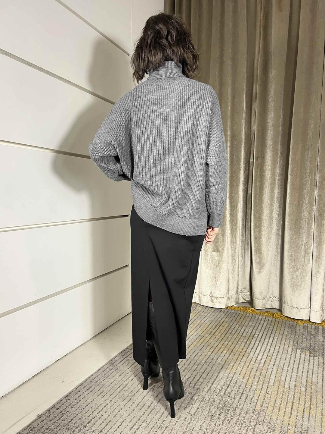 gonna punto milano con spacco dietro nera 26G1204NERO TENSIONE IN