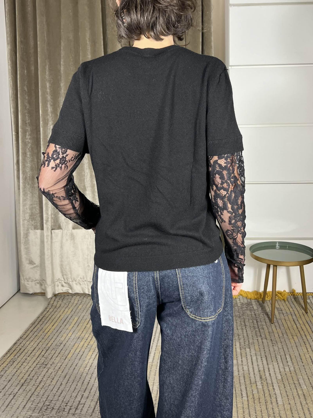 maglia nera con manica in pizzo con manicotto 22199FNERO VICOLO