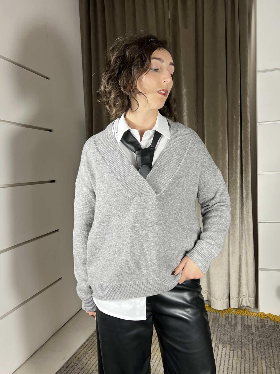 maglione scollo a v grigio over con coste nel collo e nel fondo 100%lana WL785AI25GRIGIO TENSIONE IN