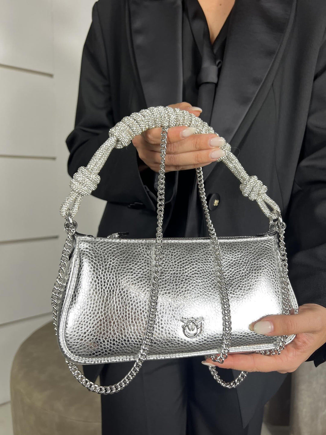 BORSA ARGENTO BAGUETTE LAMINATA CON STRASS HALF MOON BAGUETTE MINIZZFN PINKO