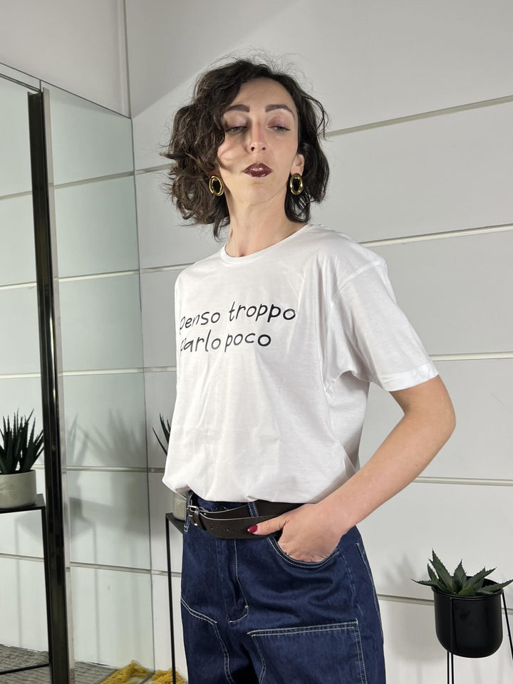 t-shirt con scritta penso troppo parlo poco TSH54BIANCO SUSY MIX