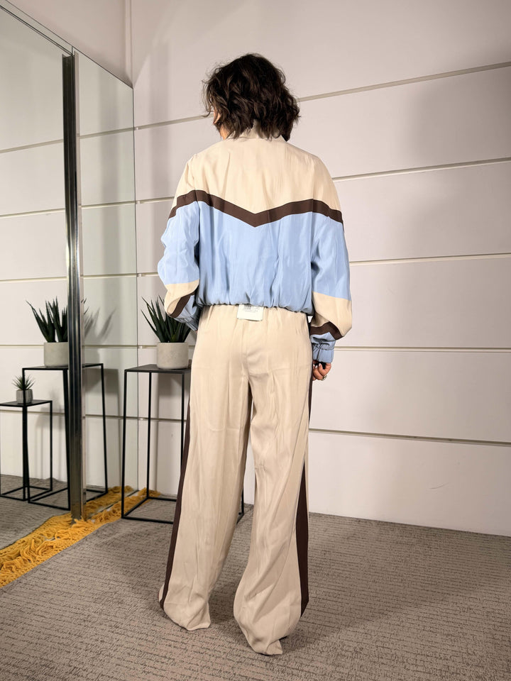 pantalone con banda laterale, elastico in vita, volendo si abbina al bomber. 87% viscosa 13% poliestere 26P4584GESSO/MORO TENSIONE IN